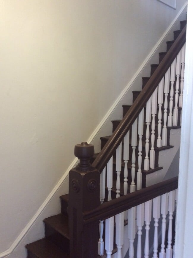 Building Photo - 3 Bedroom 1 Bath Apartment York City SD