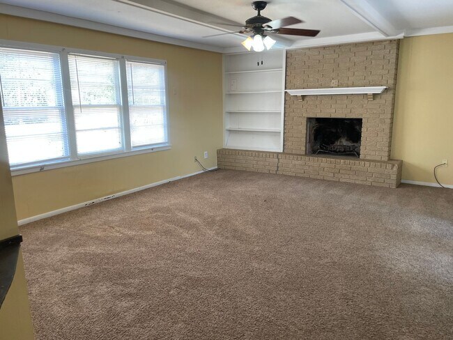 Building Photo - Two Bedroom Two Bathroom Home w/ a BONUS Room