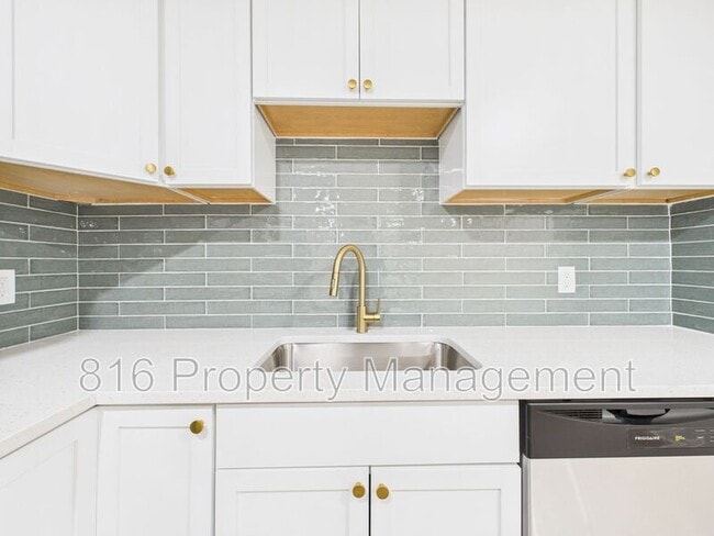Building Photo - 8215 Ruskin Way
