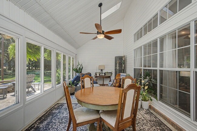 Building Photo - FIVE Bedroom Home in Bluewater Bay