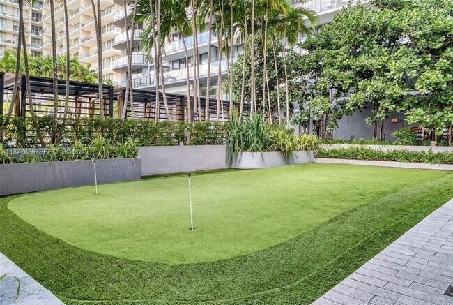 Building Photo - 121 NE 34th St