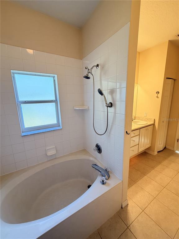 Building Photo - 10 Westfield Ln