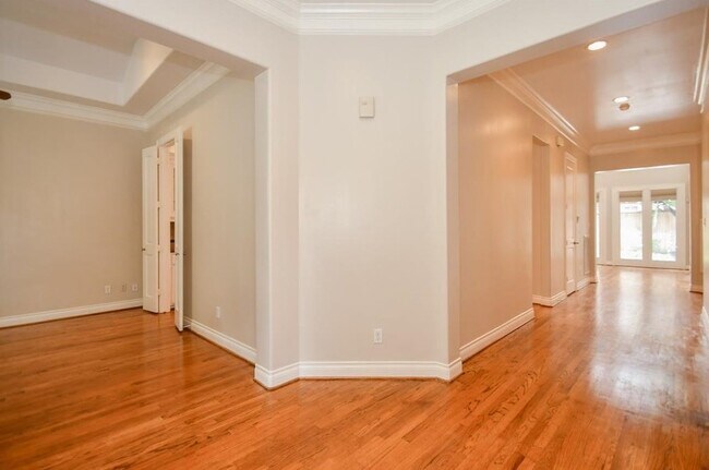 Building Photo - 7626 E Jordan Cove