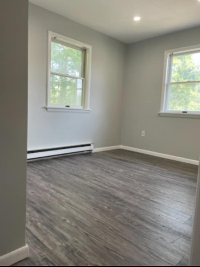 Building Photo - 223 Rundall Plz