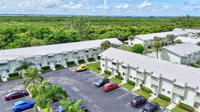 Building Photo - 9421 S Ocean Dr