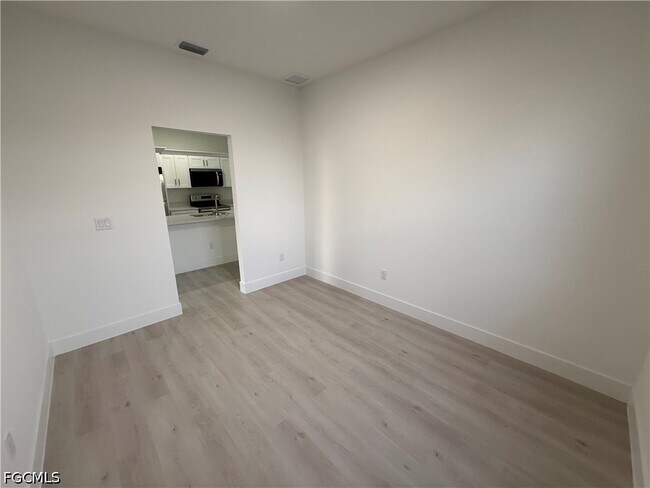 Building Photo - 227 Hightower Ave S