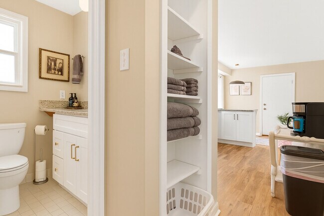 Building Photo - 18459 Sharon Ln