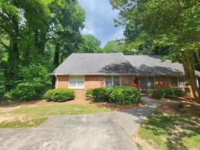 Building Photo - 2101 Wexford Dr