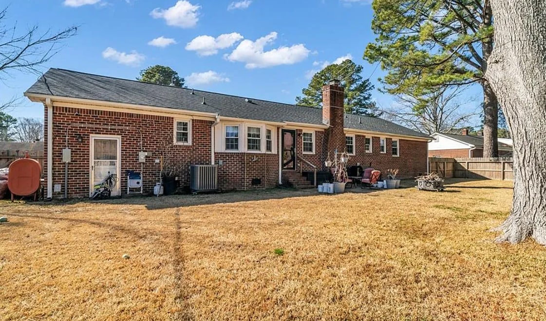 Building Photo - 561 Summit Ridge Dr