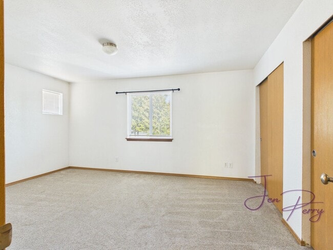 Building Photo - 5747 Fallbrook Ln