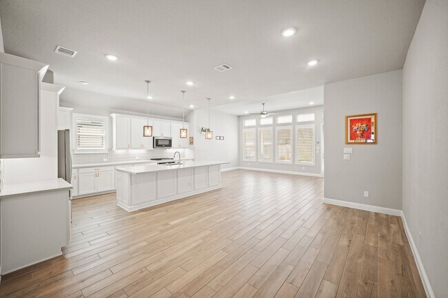 Building Photo - 19706 Dwight Eisenhower Dr