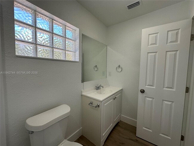 Building Photo - 3331 SW 15th Ave