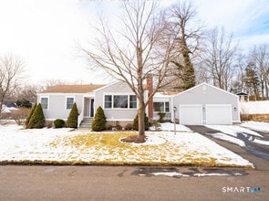 Building Photo - 15 Ridgebrook Dr