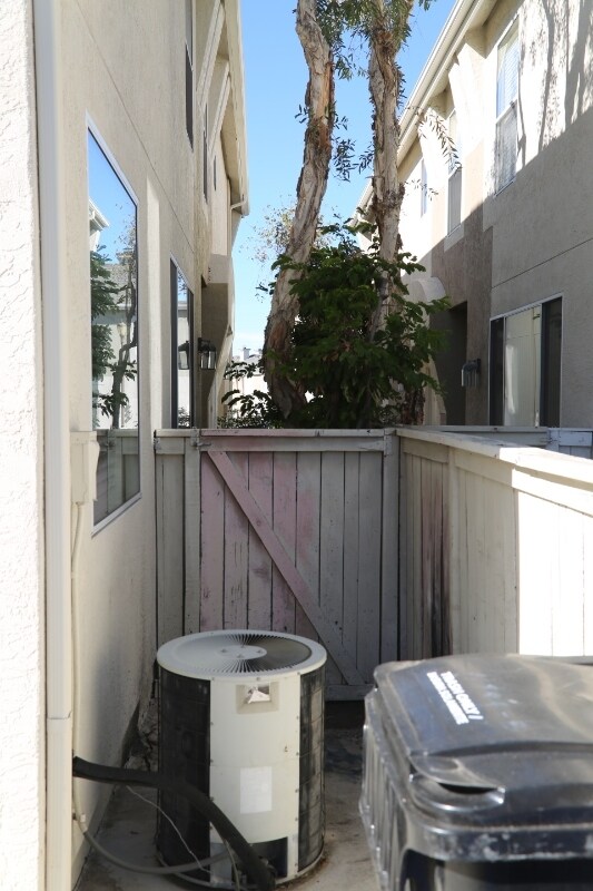 Building Photo - 11844 Scripps Creek Dr