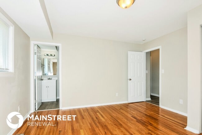 Building Photo - 6867 Thurston Ave