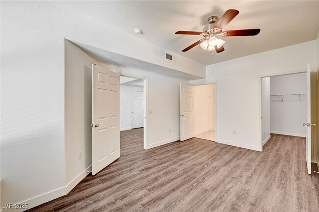 Building Photo - 10550 W Alexander Rd