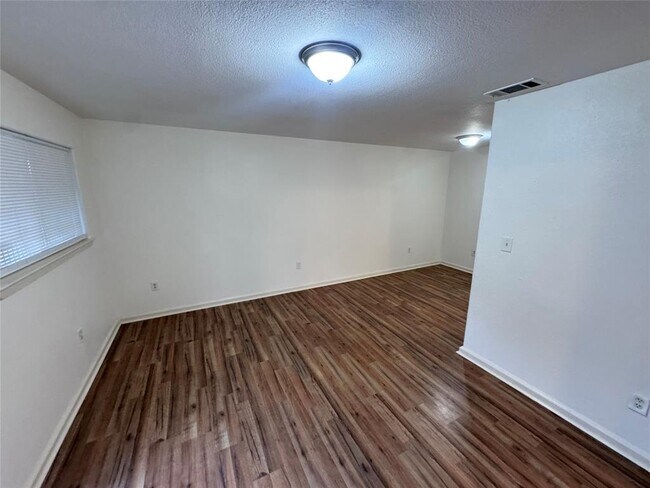 Building Photo - 8207 Sam Rayburn Dr