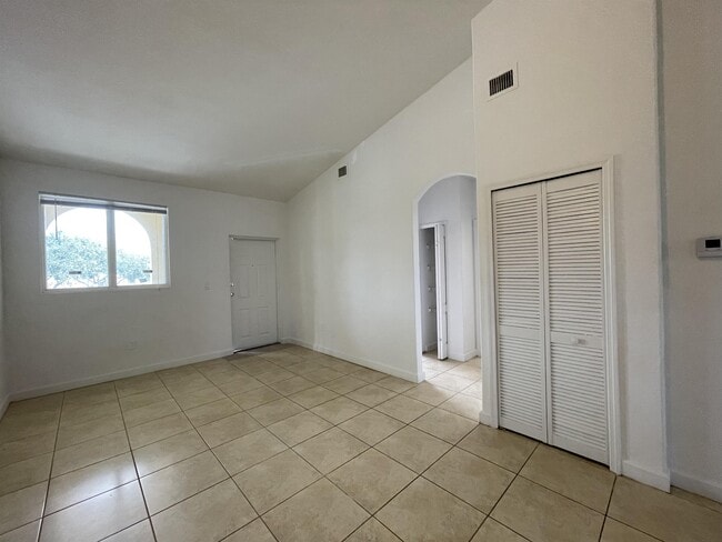 Building Photo - 2551 SE 16th Terrace