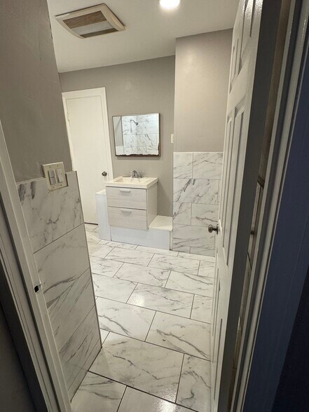 Building Photo - 53 Cedar St