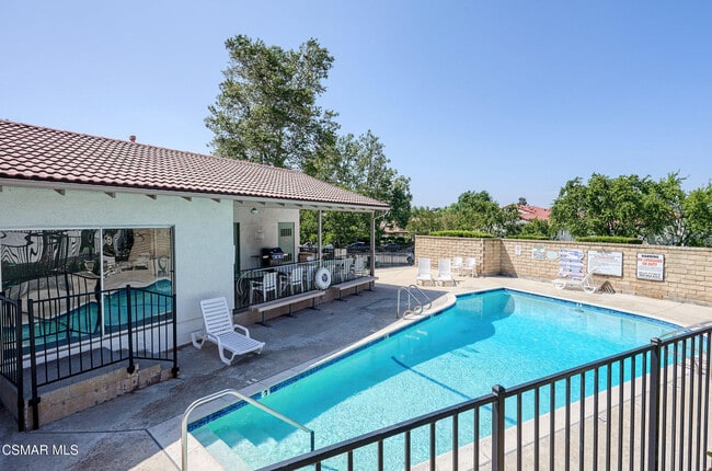 Building Photo - 1372 Ramona Dr