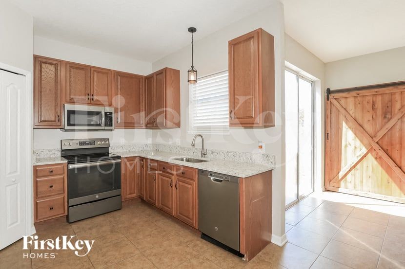 Building Photo - 6 Llobell Pl