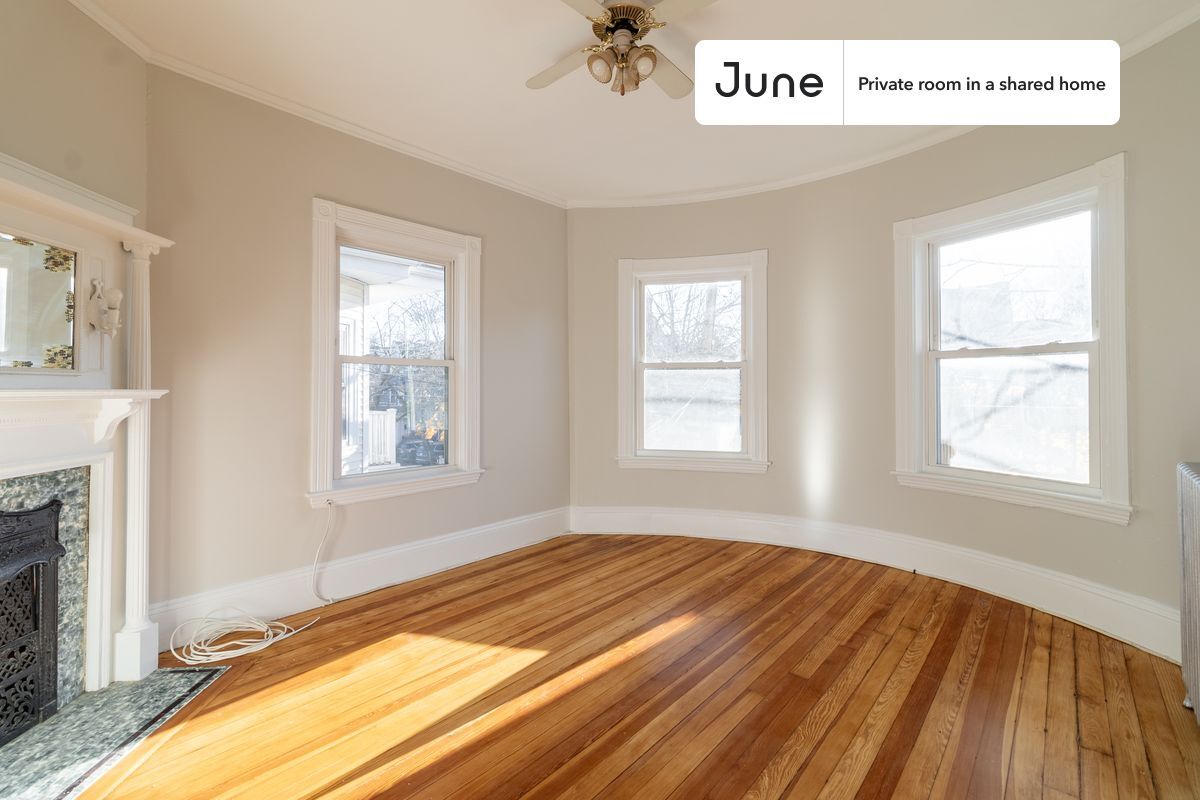 Building Photo - Room in Shared 5 bed/2 bath home in Brookline