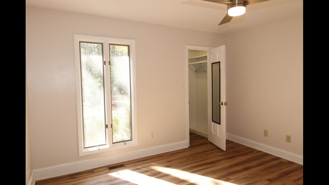 Building Photo - 6 Montclair Ct