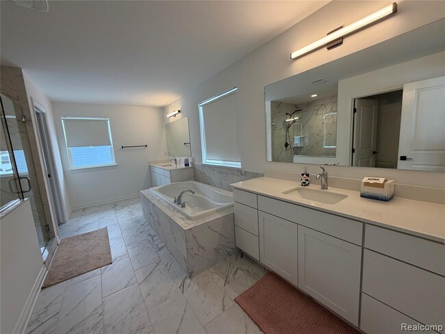 Building Photo - 51360 Whispering Rdg Dr