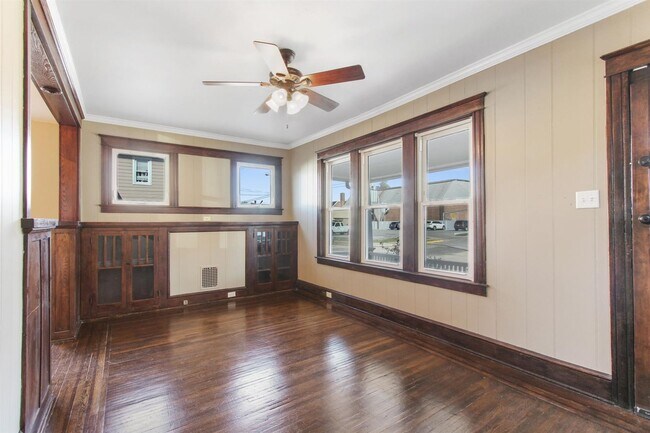 Building Photo - Spacious Single Family Home In York City!