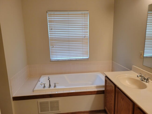 Building Photo - 2843 Minuteman Ct