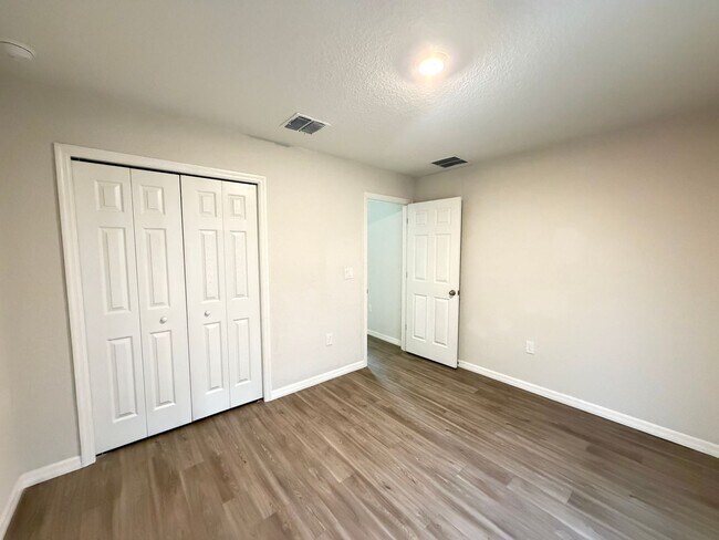 Building Photo - Spacious & Modern Inverness Gem – Your Dream 3-Bed Home!