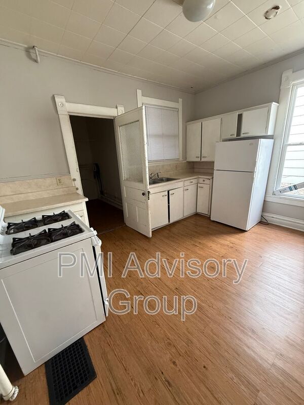 Building Photo - 105 SW Buchanan St