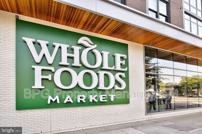 Building Photo - 1037 5th St NE