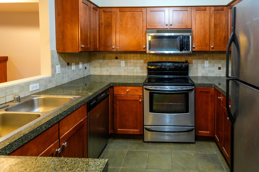 Building Photo - 1310 N Lucas Pl