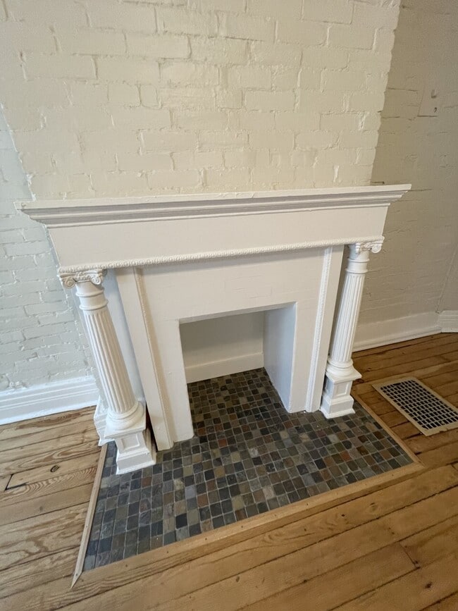 Interior Photo - Stratford 332