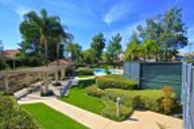 Building Photo - Gorgeous Paloma Del Sol Home