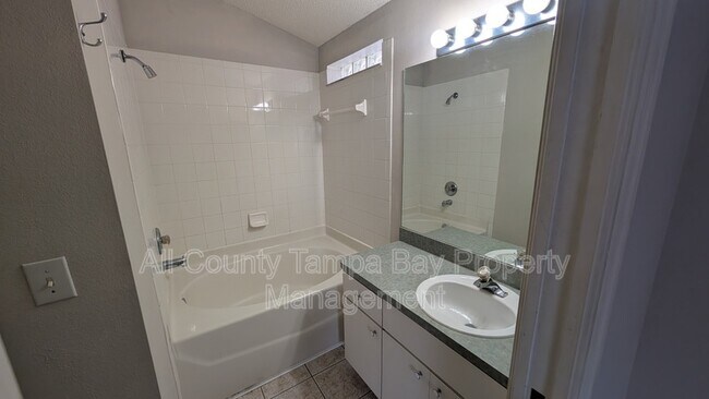 Building Photo - 6047 White Sails Dr