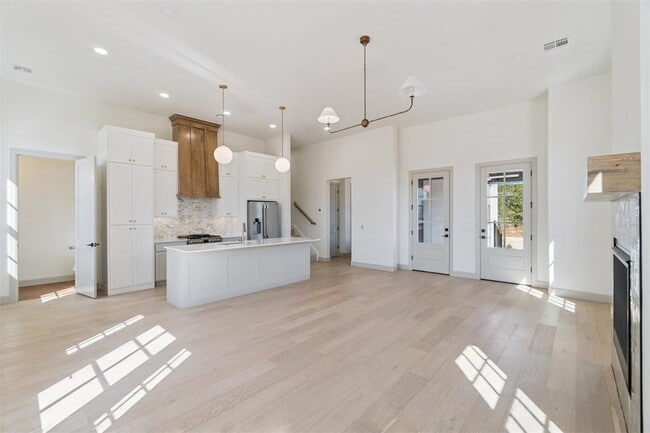 Building Photo - 18835 Selah Wy