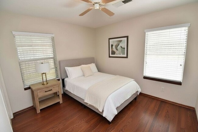 Building Photo - 2614 Willowby Dr