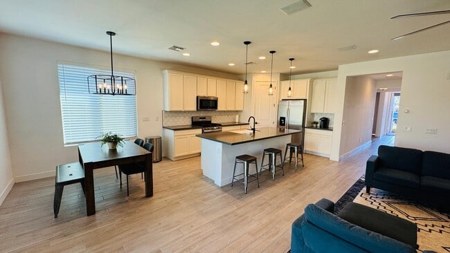 Building Photo - 14424 W Aster Dr