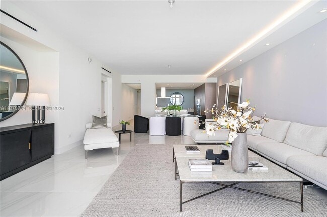 Building Photo - 18501 Collins Ave