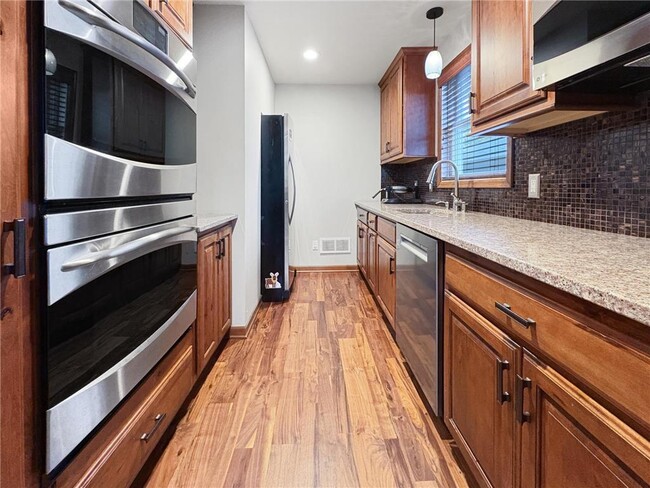 Building Photo - 4407 Curve Ave