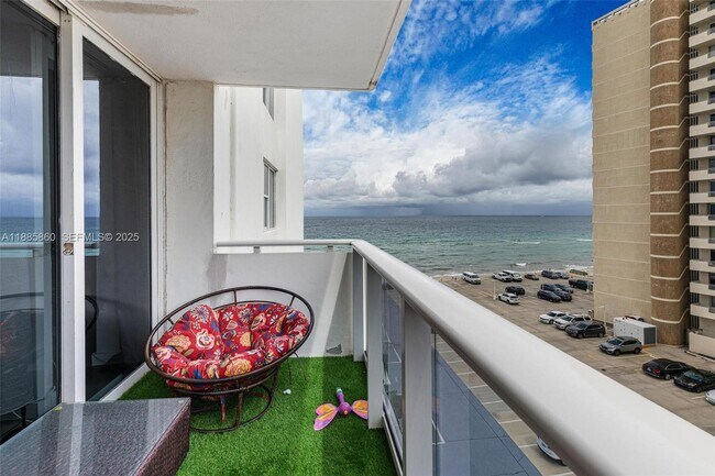 Building Photo - 3140 S Ocean Dr