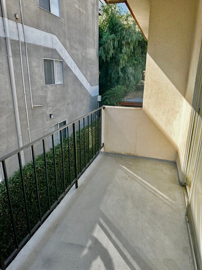 Building Photo - 4325 Dixie Canyon Ave