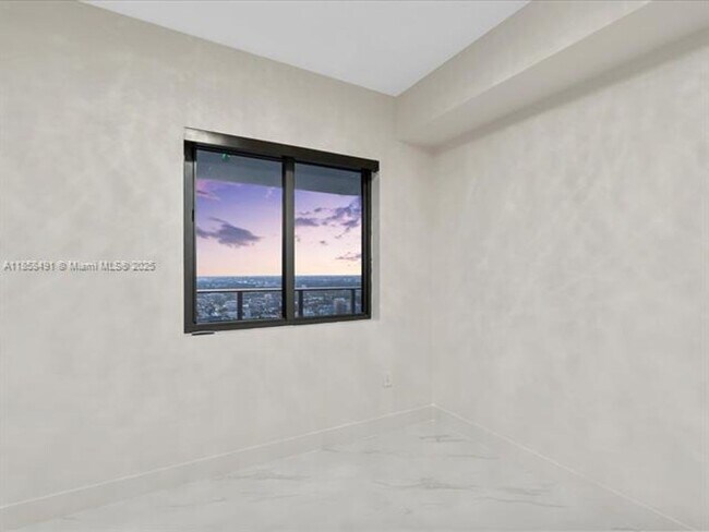 Building Photo - 700 NE 24th St