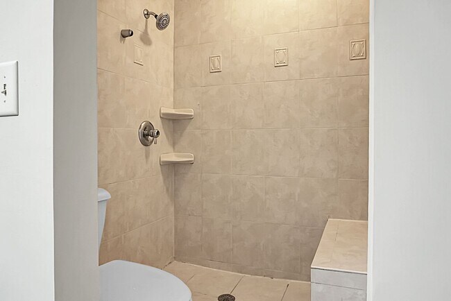 Building Photo - Spacious, Newly Renovated Villa Overlookin...