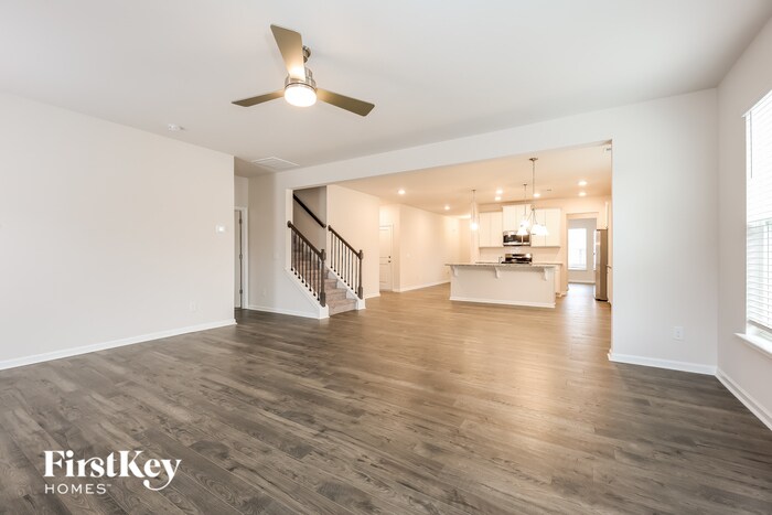 Building Photo - 574 Hillpark Ln