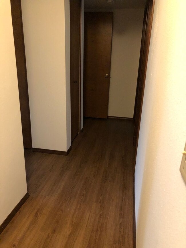 Building Photo - 2-Bedroom Condominium in McMinnville
