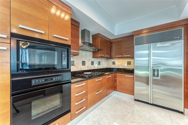 Building Photo - 3535 S Ocean Dr