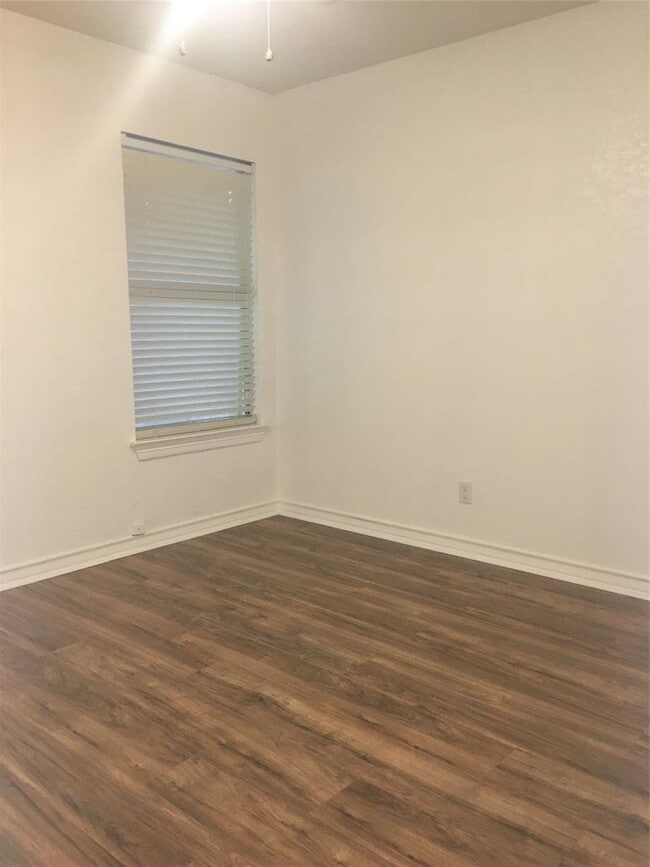 Building Photo - 6804 Suena Dr